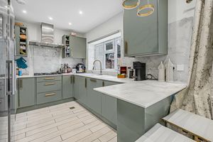 Kitchen- click for photo gallery